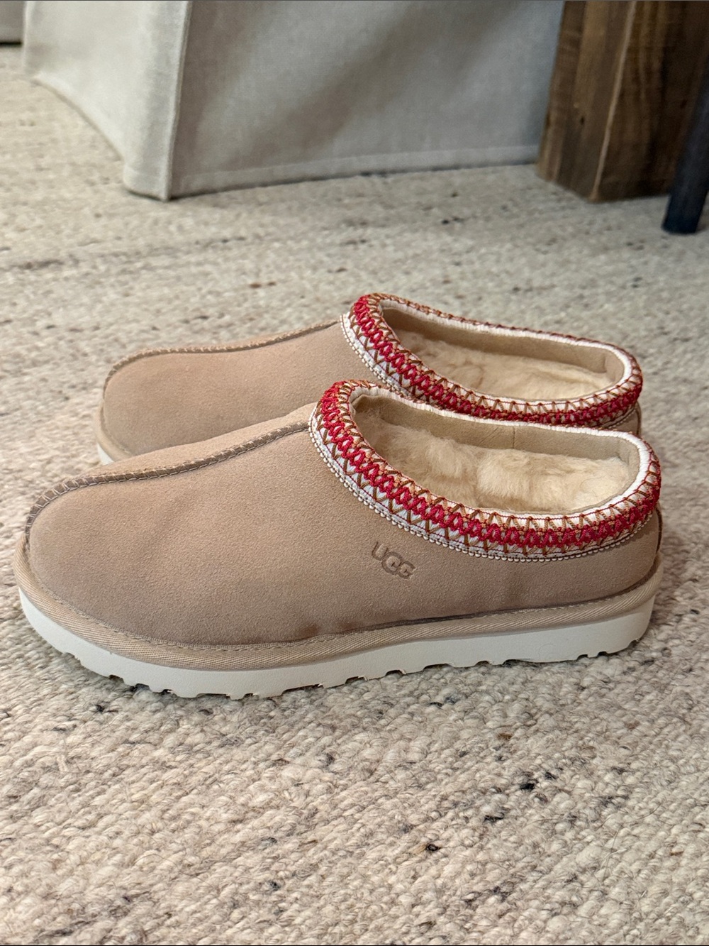 NWOB UGG Tasman Sand/Dark Cherry - size 8 women’s